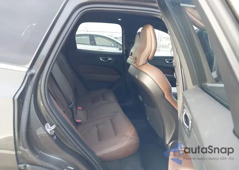 2022 Volvo Xc60 B5 Momentum z USA, uszkodzony, nr VIN YV4L12RK6N1035585